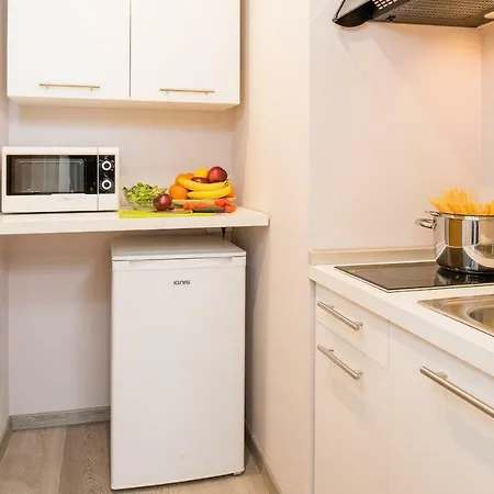 Garibaldi Ground Floor With Garden شقة