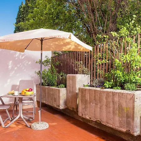 Garibaldi Ground Floor With Garden